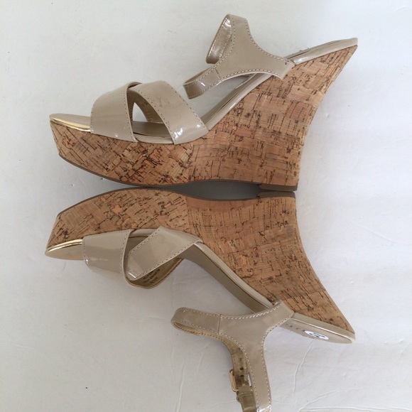 GUESS CORK WEDGE STRAPPY PLATFORM SANDALS SIZE 8.5 - Picture 6 of 16
